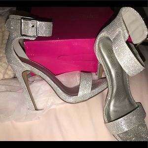 Size 5 womens silver Glam high heels